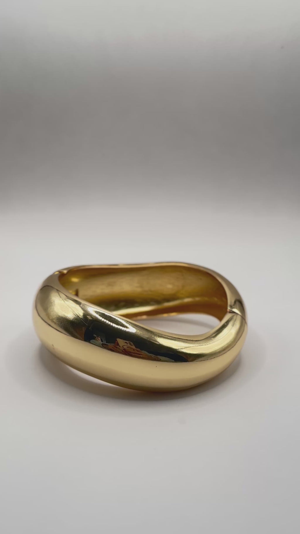 Soft Twist Bangle