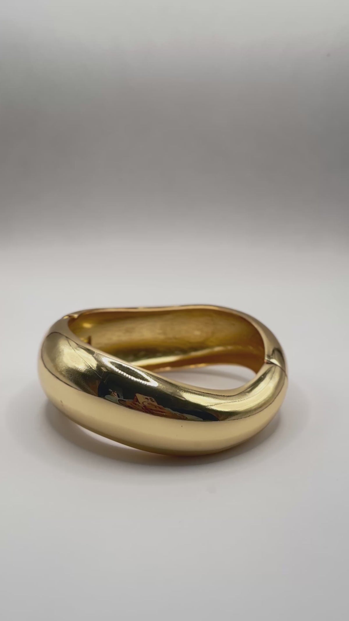 Soft Twist Bangle